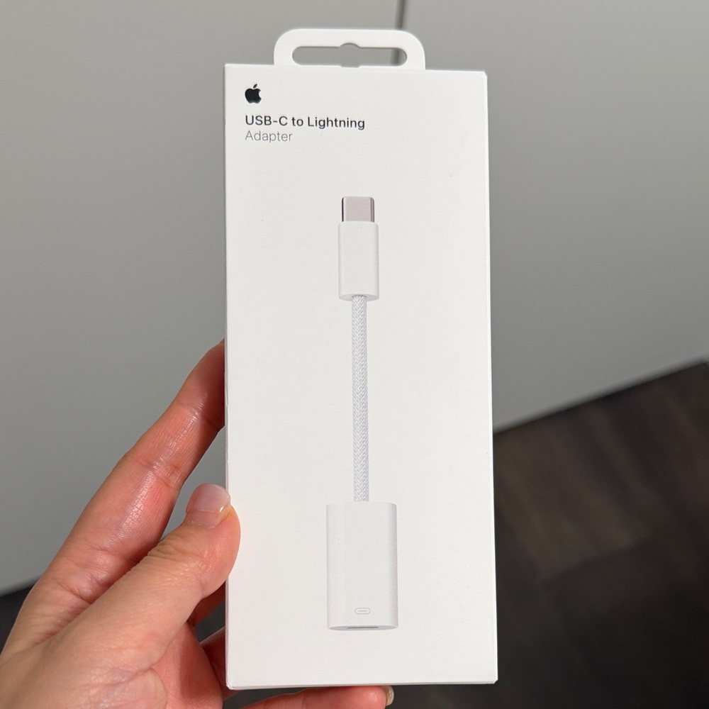 Apple USB-C to Lightning Adapter - Classic White